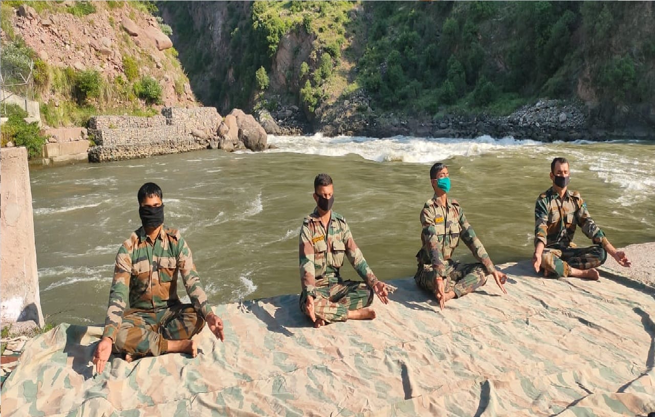 international yoga day 2020, images of army troops celebrating yoga day in ladakh and jammu