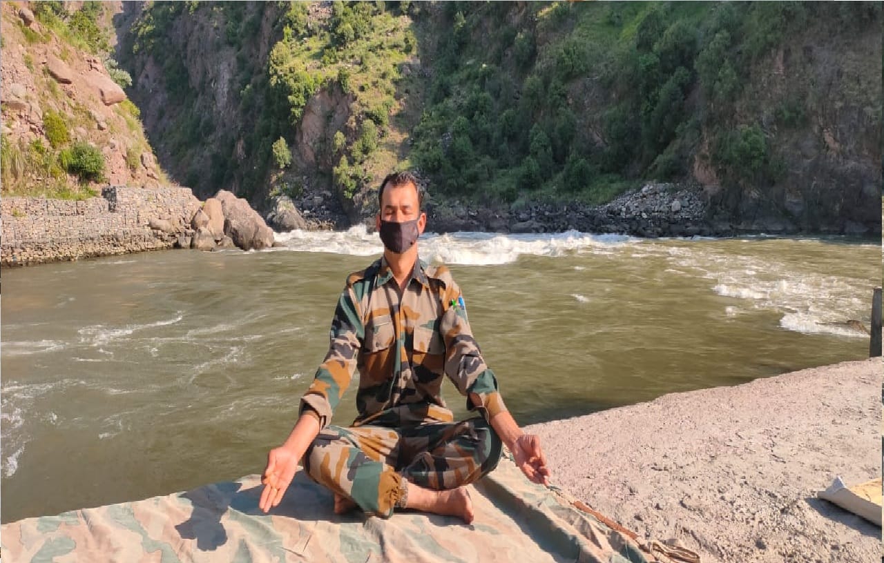 international yoga day 2020, images of army troops celebrating yoga day in ladakh and jammu