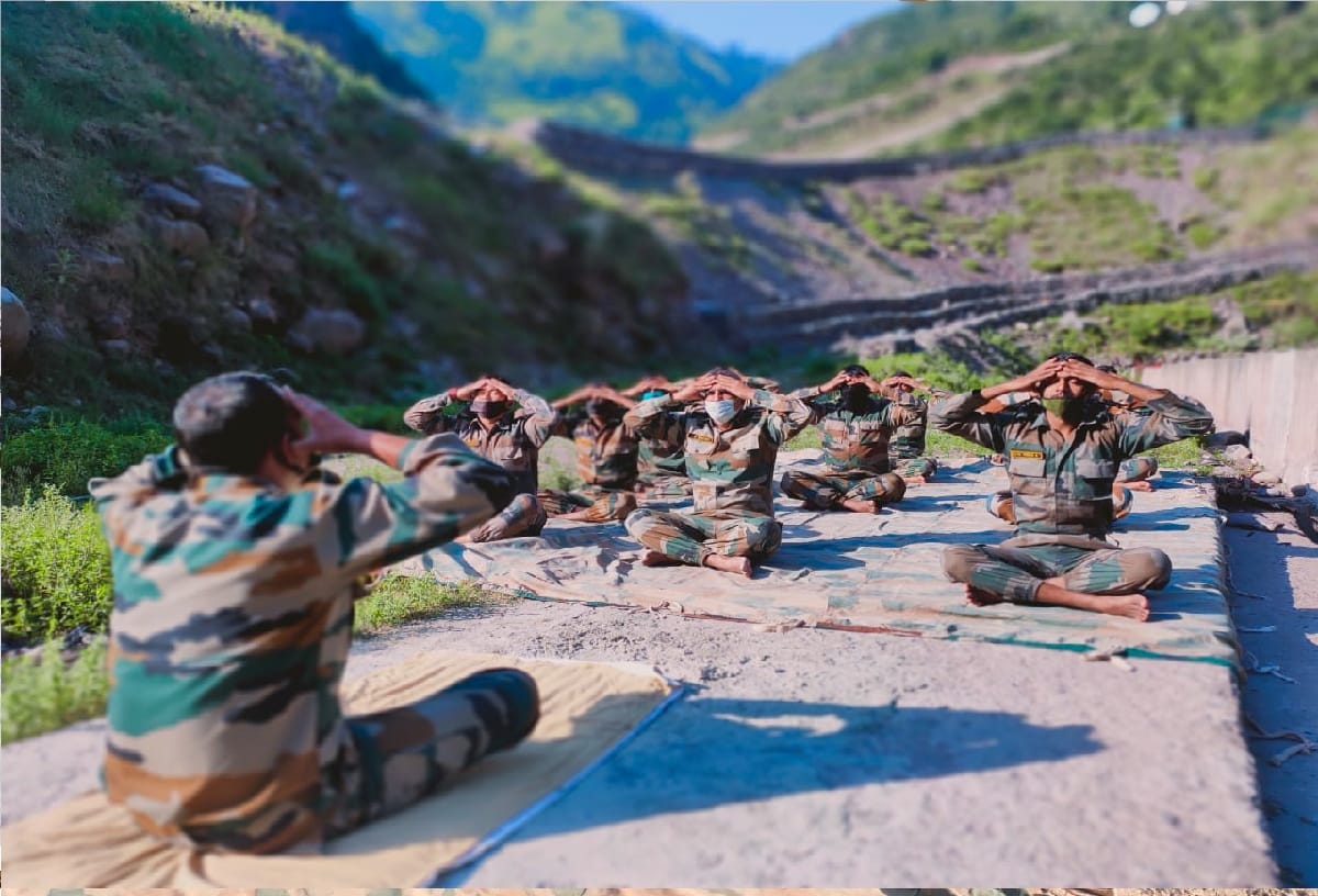 international yoga day 2020, images of army troops celebrating yoga day in ladakh and jammu