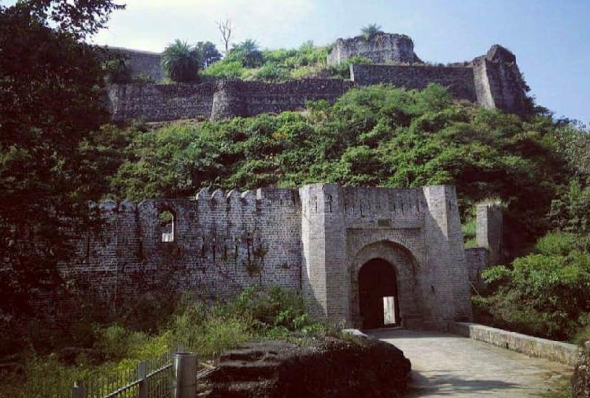 know about mysterious kangra fort oldest fort of india