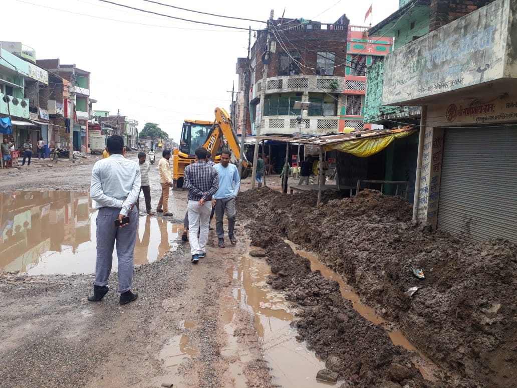 Pile of soil planted in front of people's homes, shopkeepers protest
