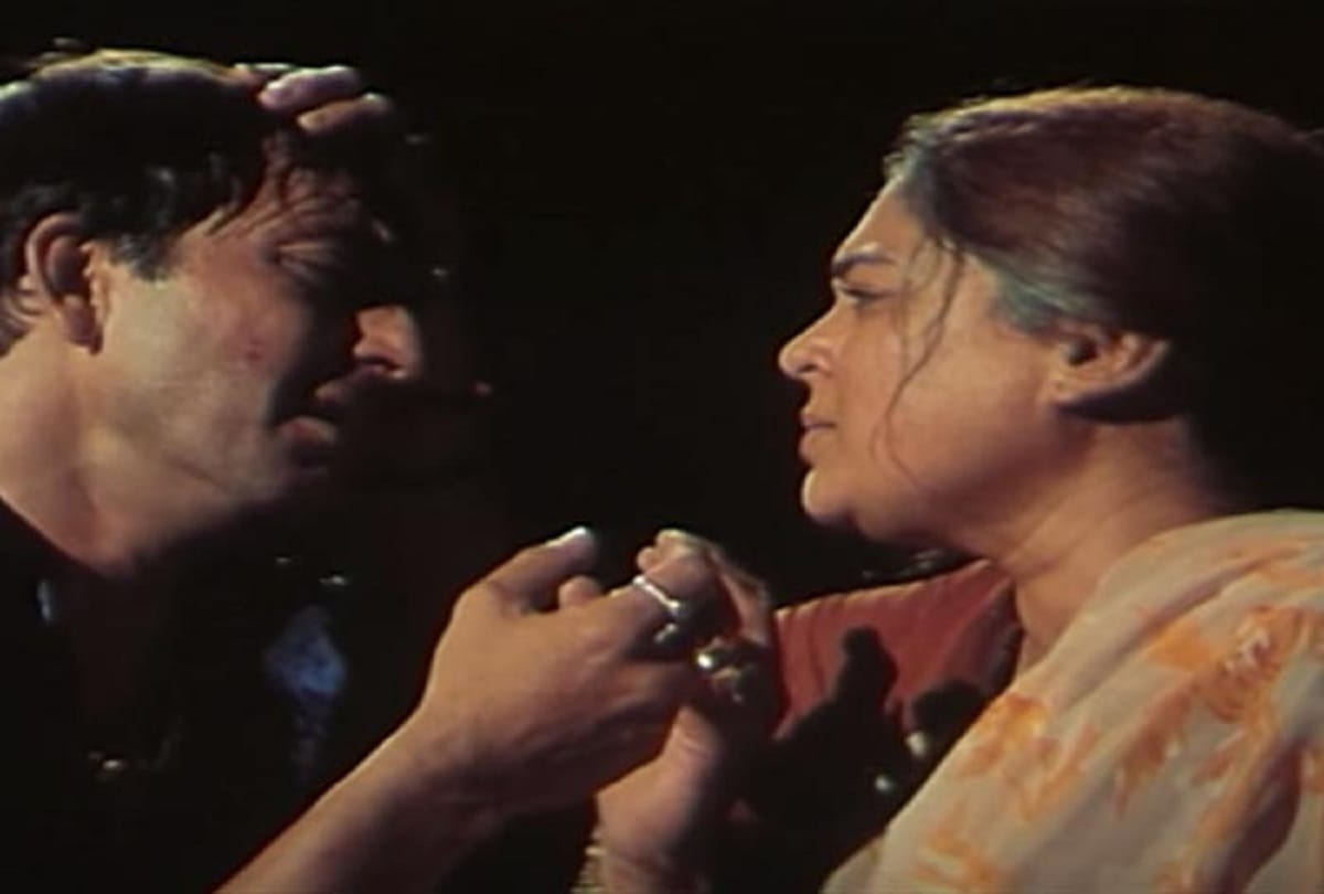 Bollywood Age Difference Between On Screen Mother and Son Nargis Rakhi Gulzar Reema Lagoo Shefali Shah Anushka Shetty