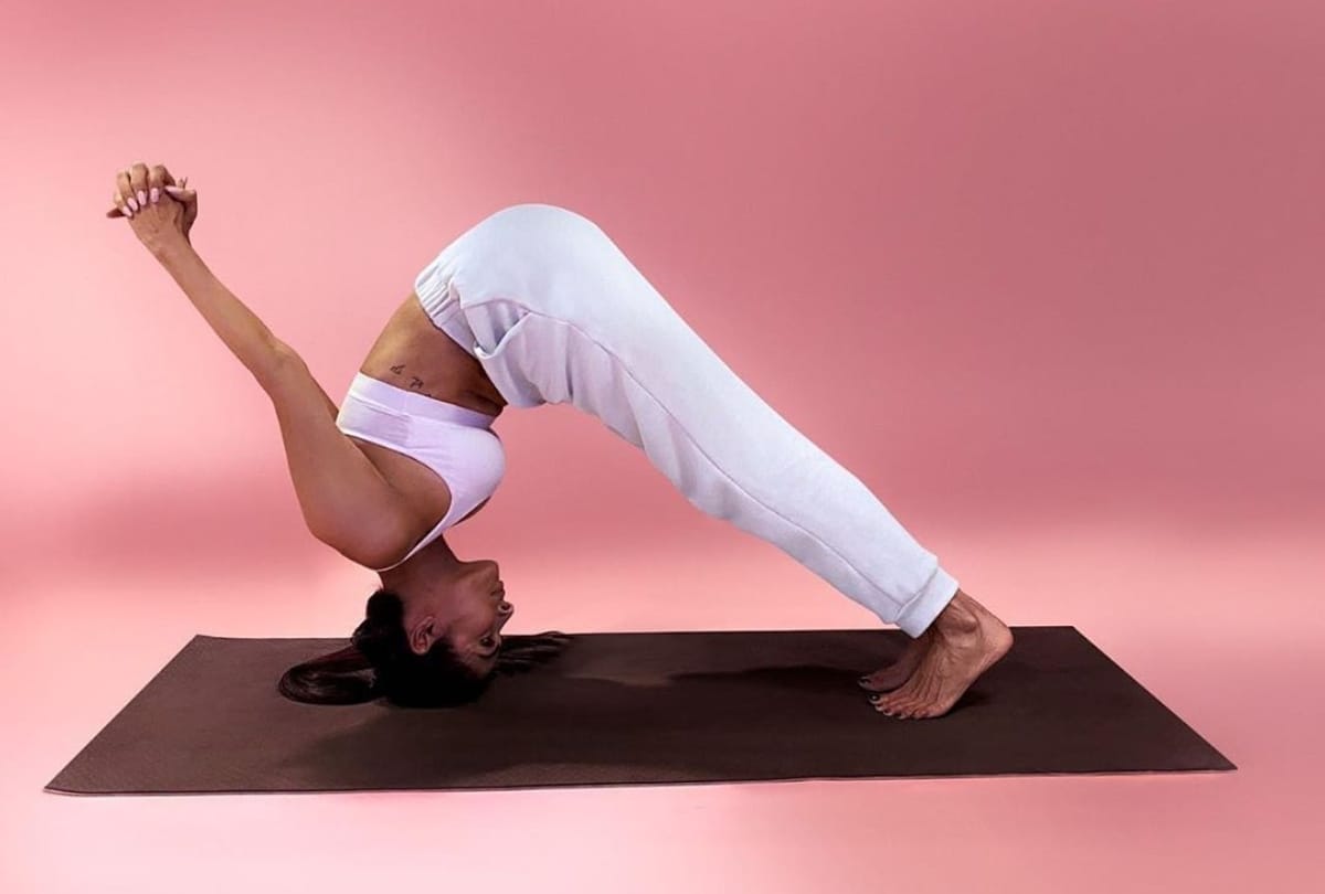 international yoga day see toughest yoga pose doing by bollywood actresses in pictures
