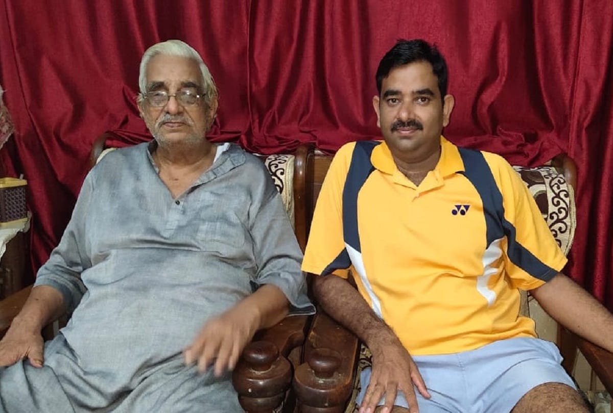 Father's Day: Father overwhelmed by seeing children's affection in Prayagraj