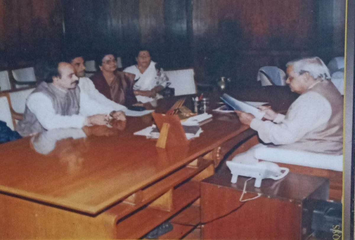 prayagraj news update today:  Former Allahabad MP Saroj Dubey died in Delhi