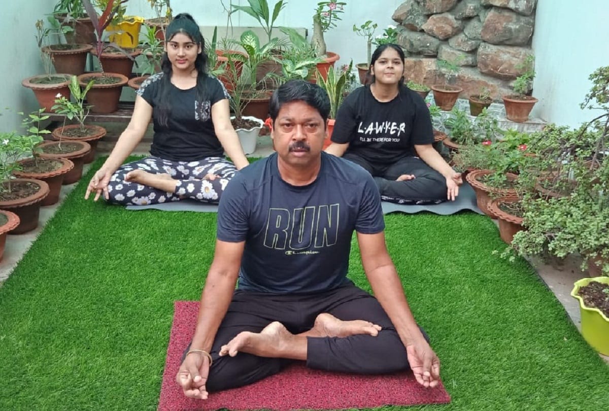yoga day: honorable people did yoga at home