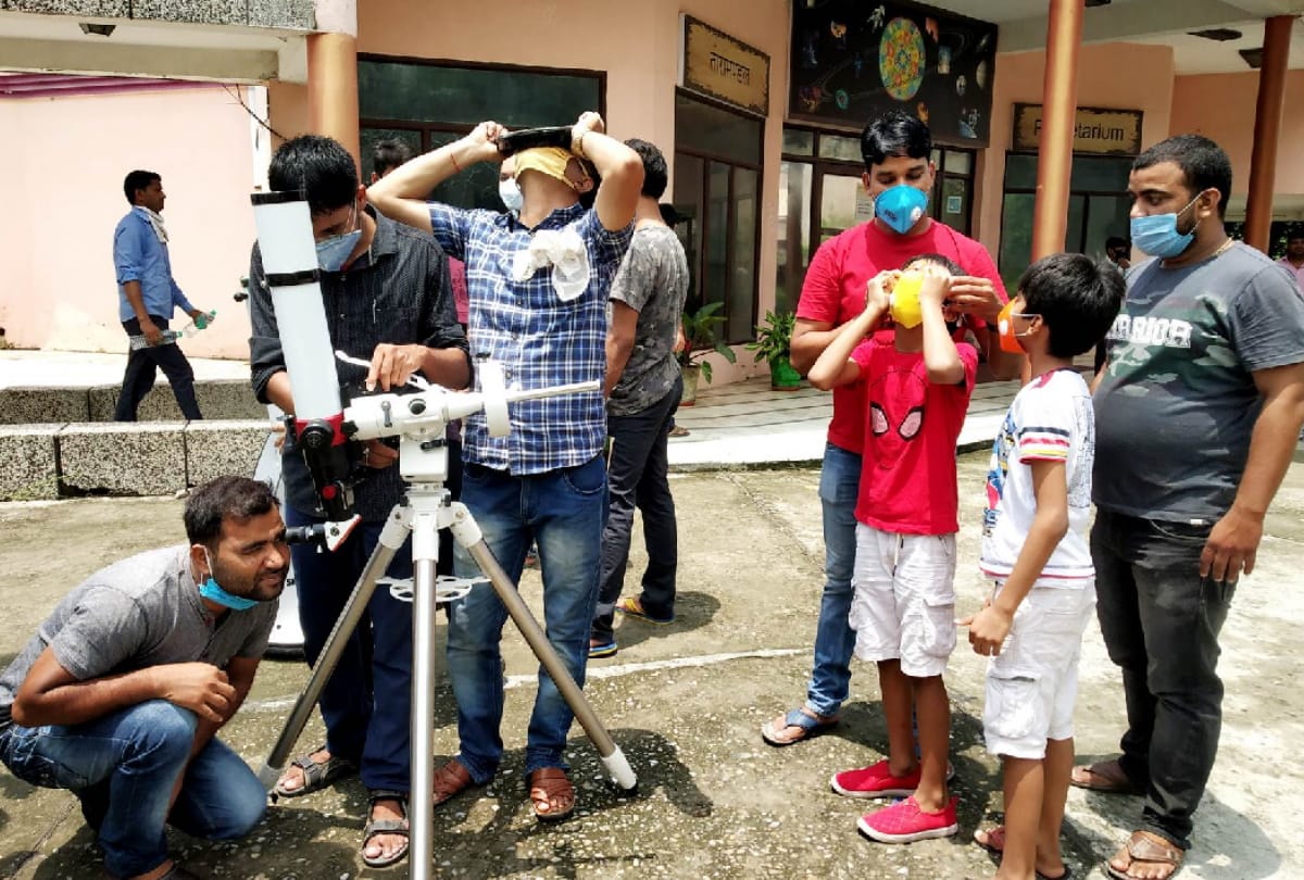 Surya Grahan 2020 latest photos of Solar Eclipse in gorakhpur