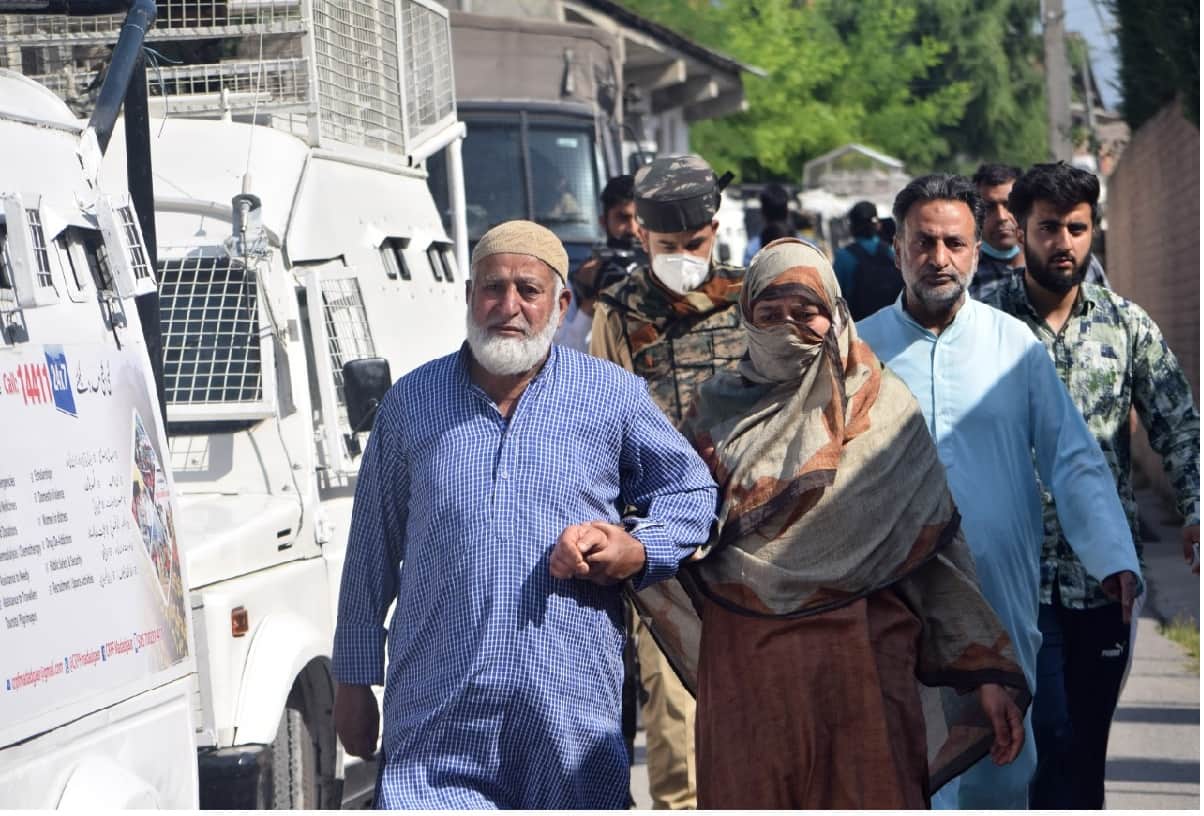 srinagar encounter, three terrorist killed, man said to terrorist do not destroy my house and come out for God