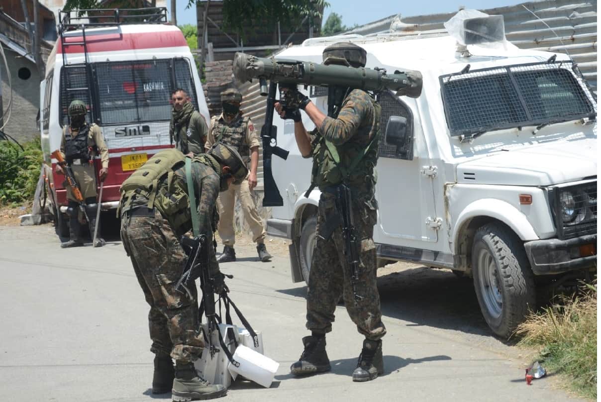 srinagar encounter, three terrorist killed, man said to terrorist do not destroy my house and come out for God