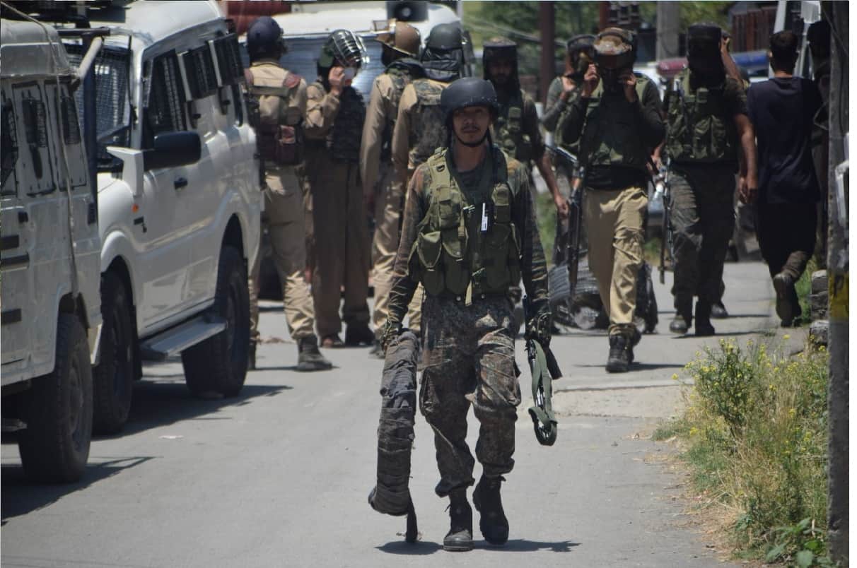 srinagar encounter, three terrorist killed, man said to terrorist do not destroy my house and come out for God
