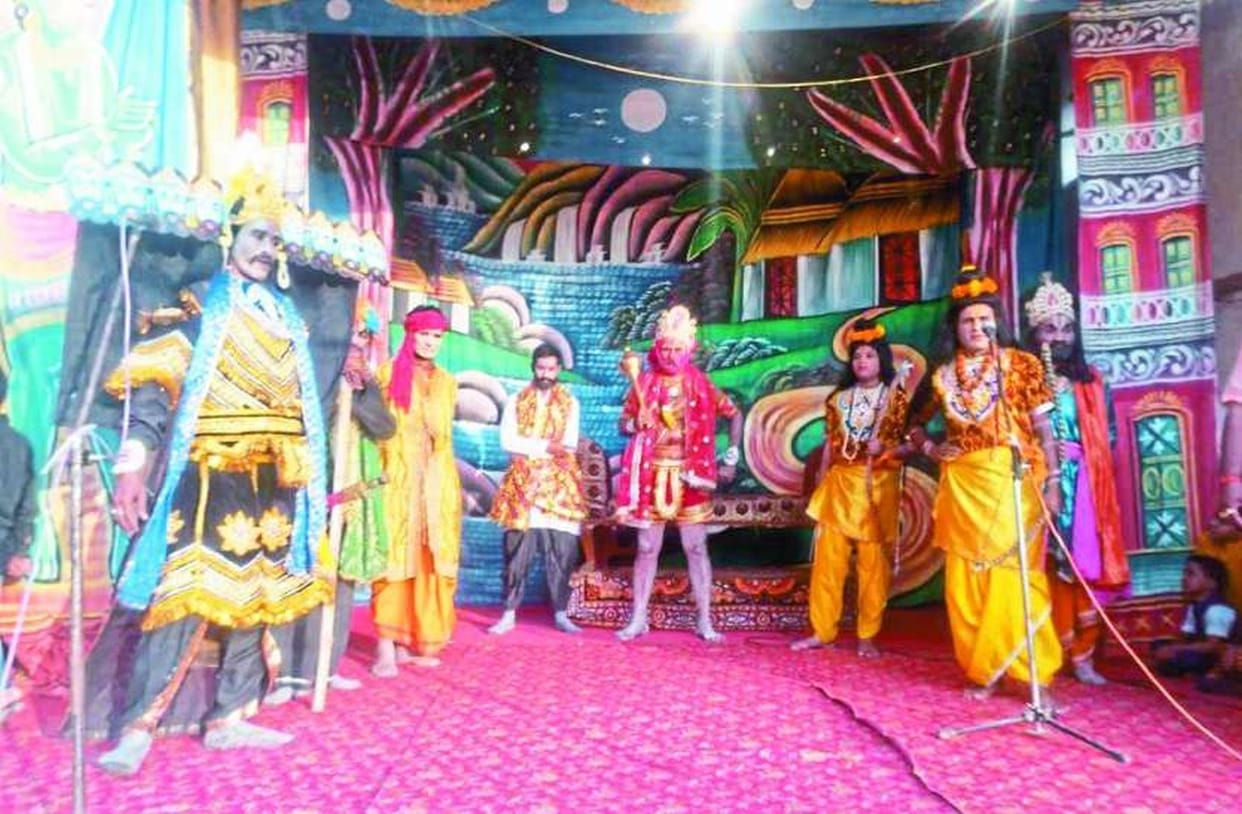 300 children from seven countries learning the tricks of Ramlila online