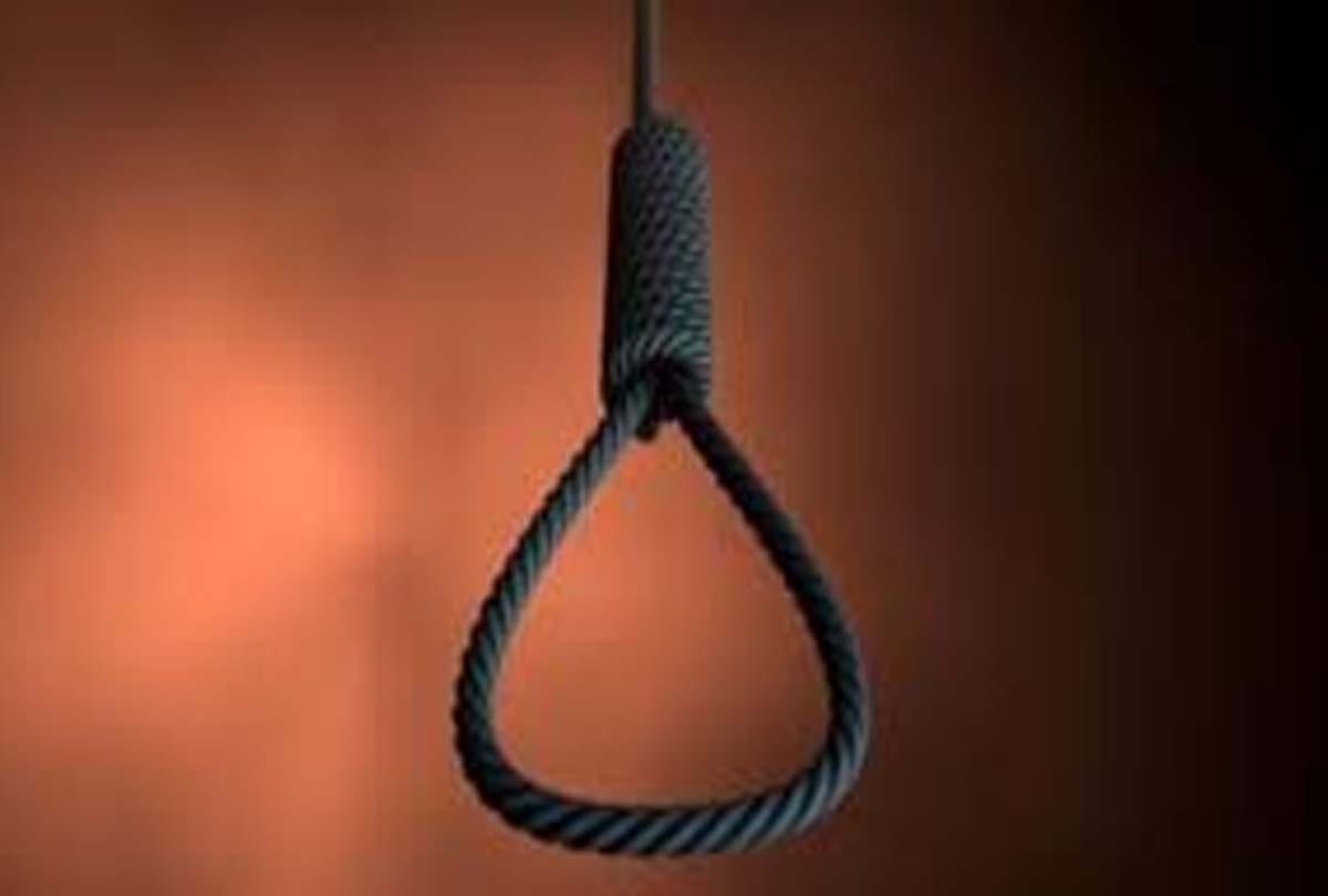 Dead bodies of two people including a migrant were found hanging in unnao