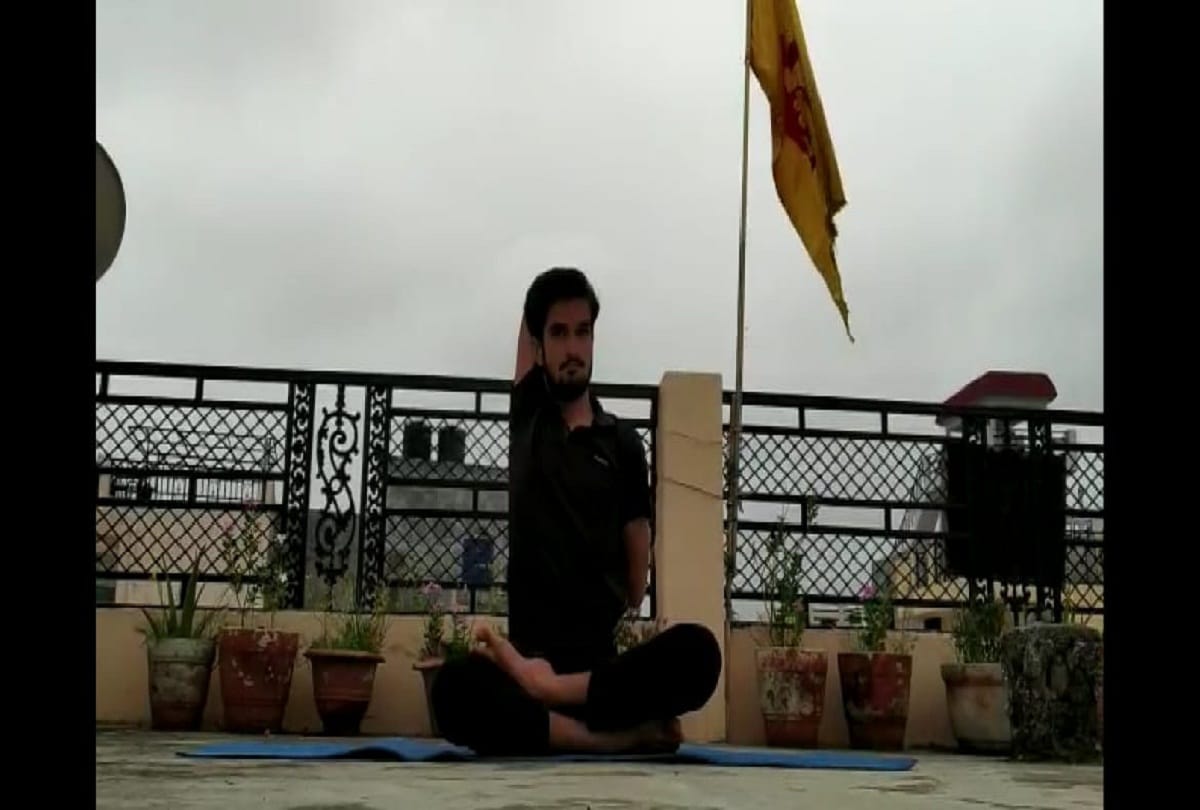 Yoga was done from house to house in Sangamnagar, people joined yoga through live session