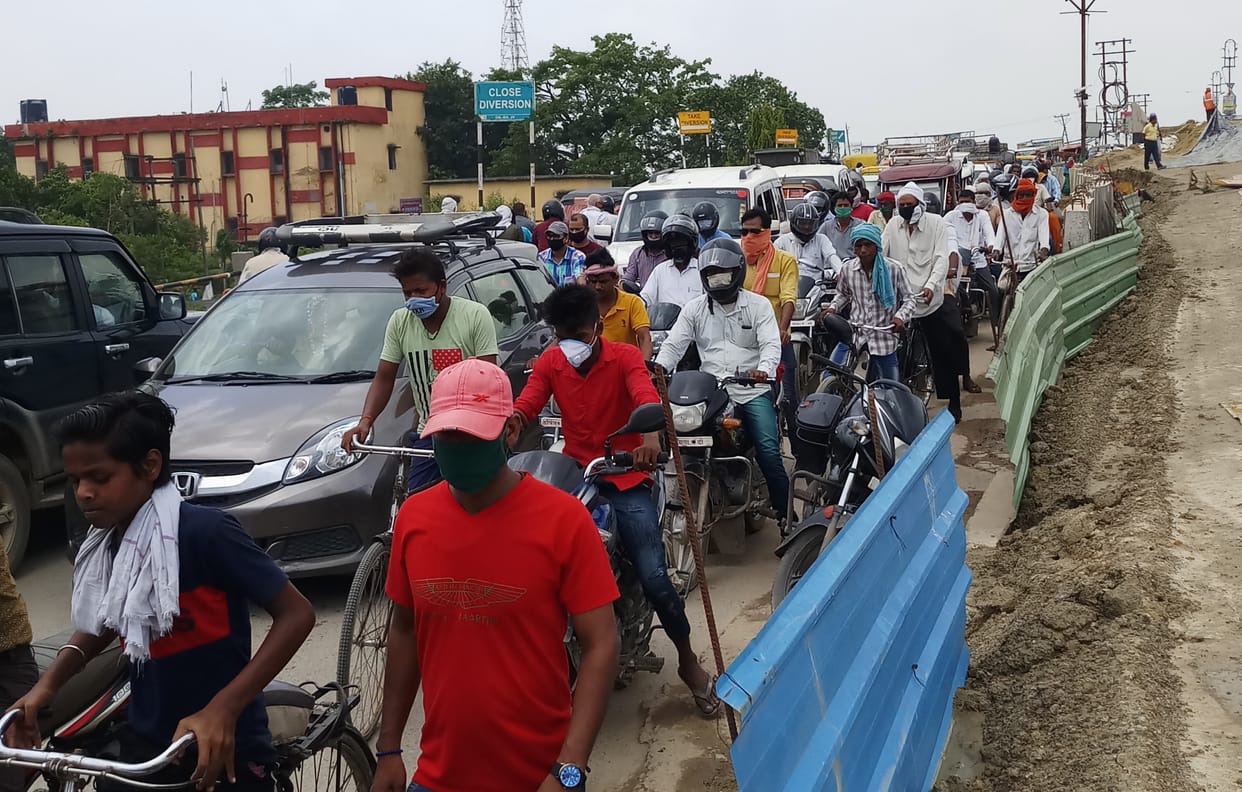 The new bridge near the GTR Bridge was jammed throughout the day.