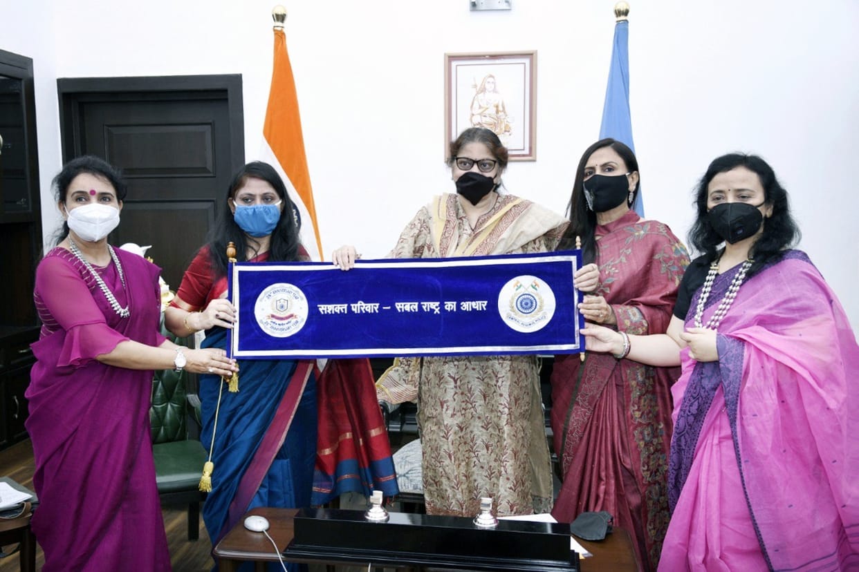 The home minister's wife said, 50 lakh families of paramilitary forces will enjoy indigenous products in the canteen