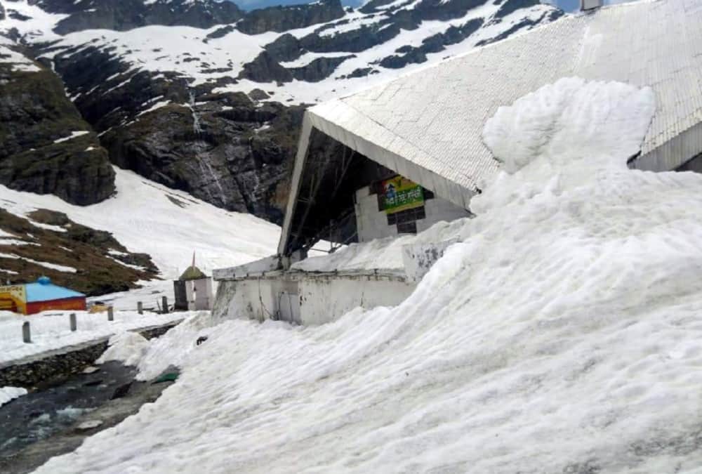 Snow Covered Hemkund sahib till now, Lake Also Freeze, Suspense on yatra