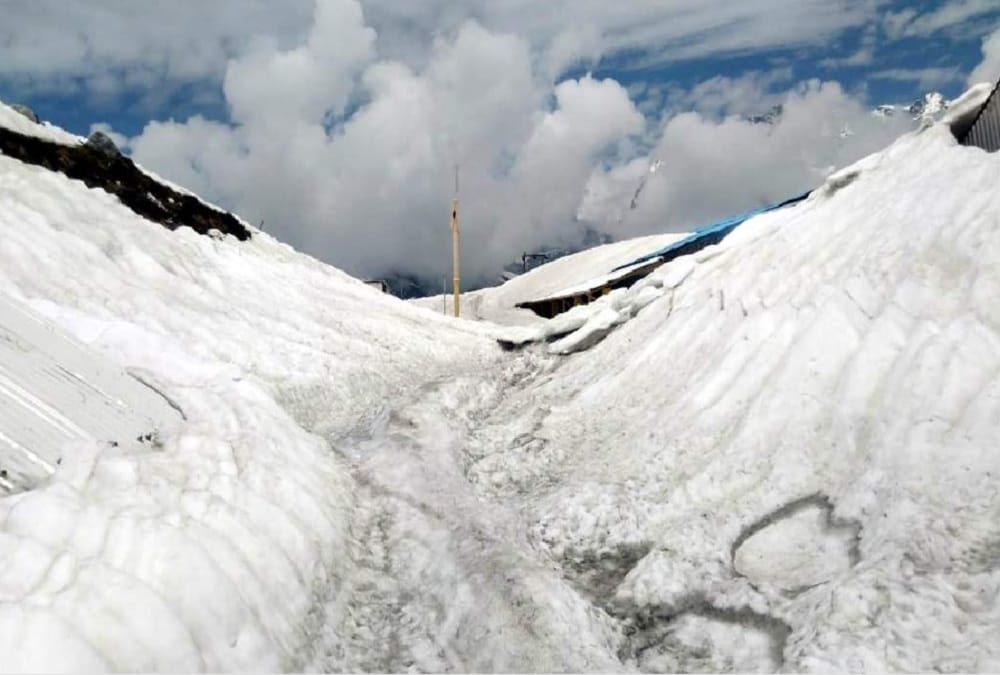 Snow Covered Hemkund sahib till now, Lake Also Freeze, Suspense on yatra