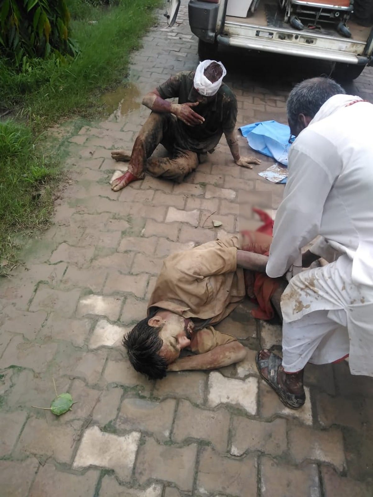 Clash between two side for land dispute many injured firing people beaten in ghazipur up