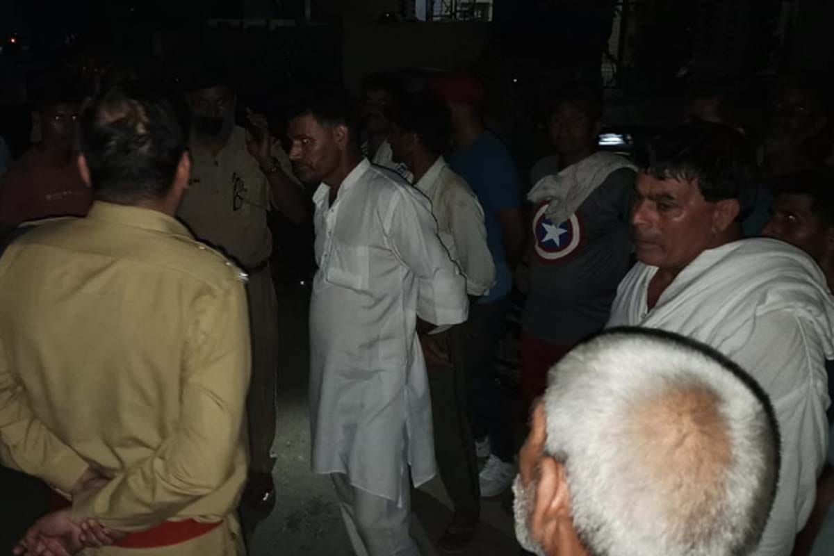 many injured in Firing on a wanted badmash in Baghpat District
