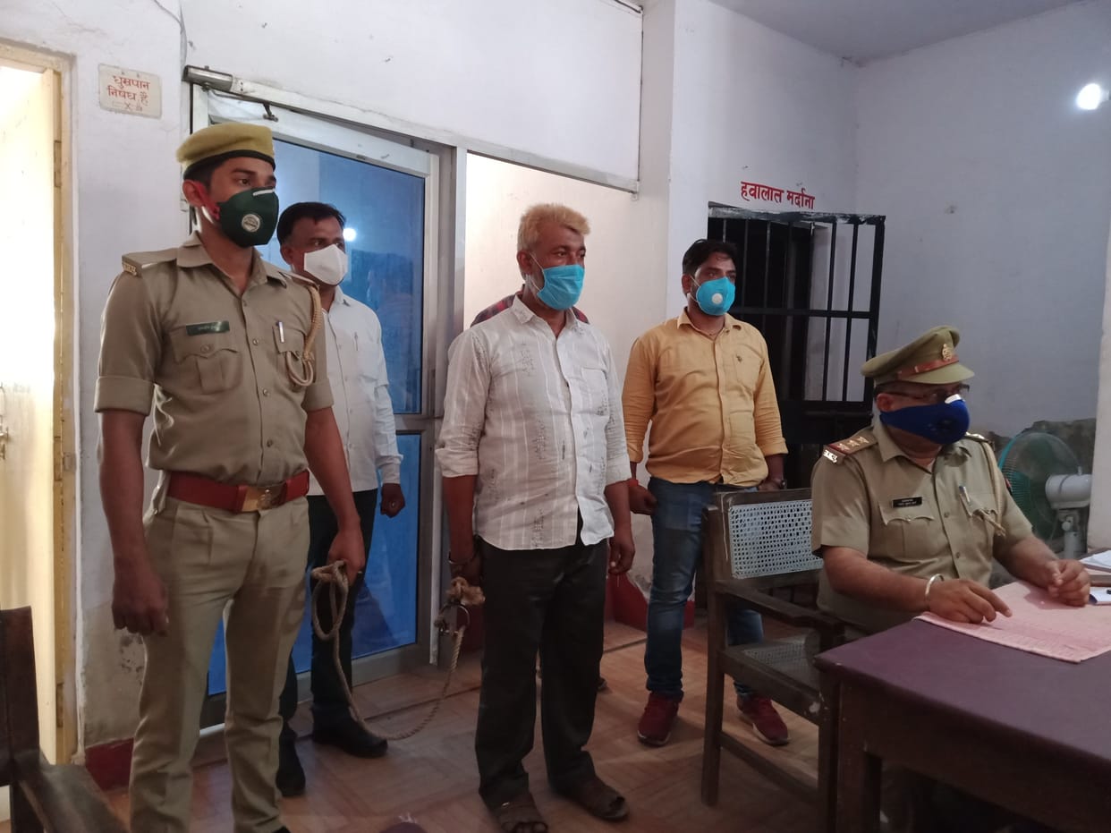 Hathras: Ten thousand rewarded by the police who executed the incidents of theft
