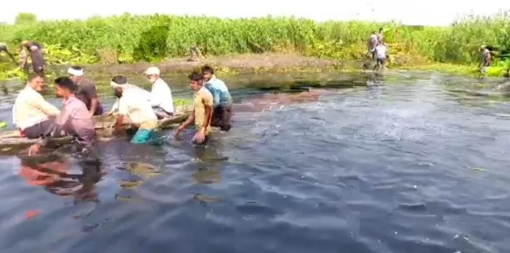soti river make picknic spot, boat run in the river