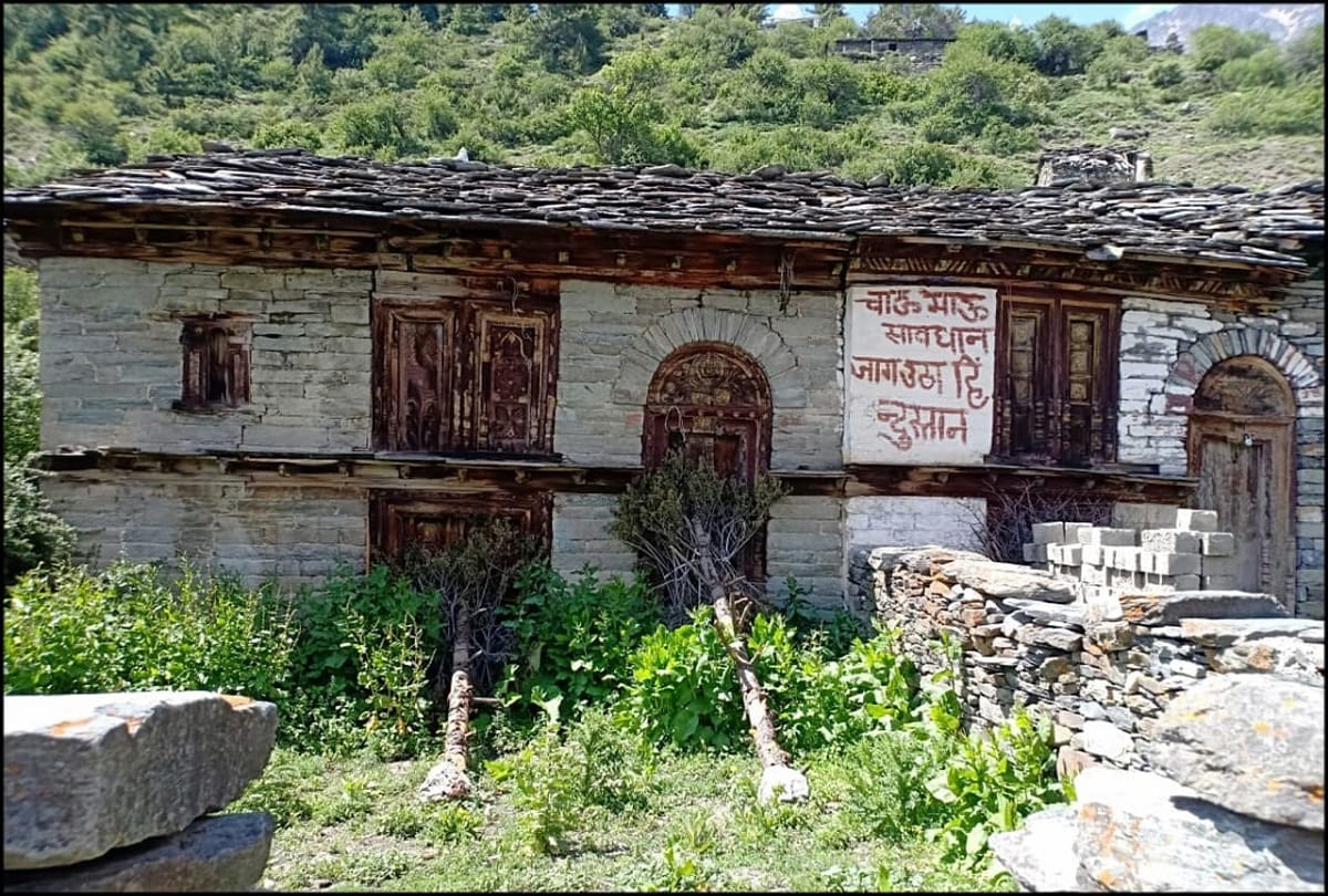 India china war 1962, chau maau savdhaan jaag utha hindustan was prevalent slogan