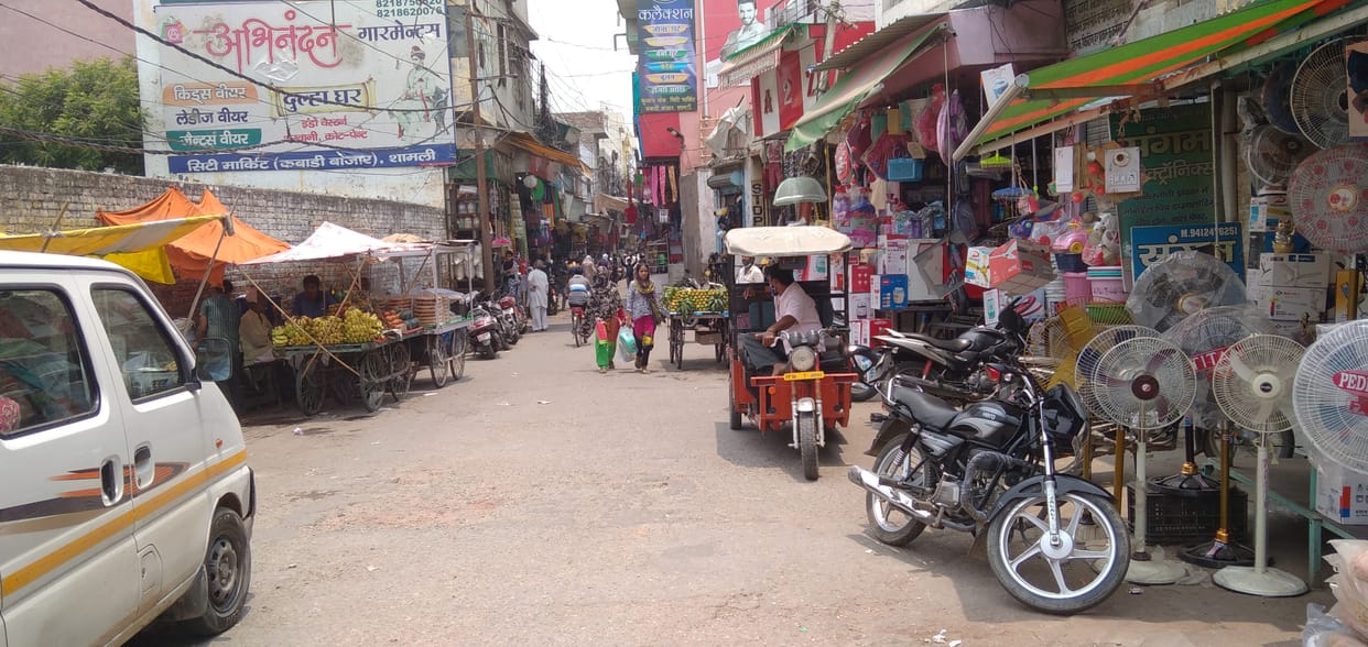The pond becomes a waste market as soon as it rains