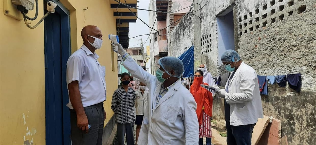 Hathras: Corona report of 16 including Naib Tehsildar couple came positive