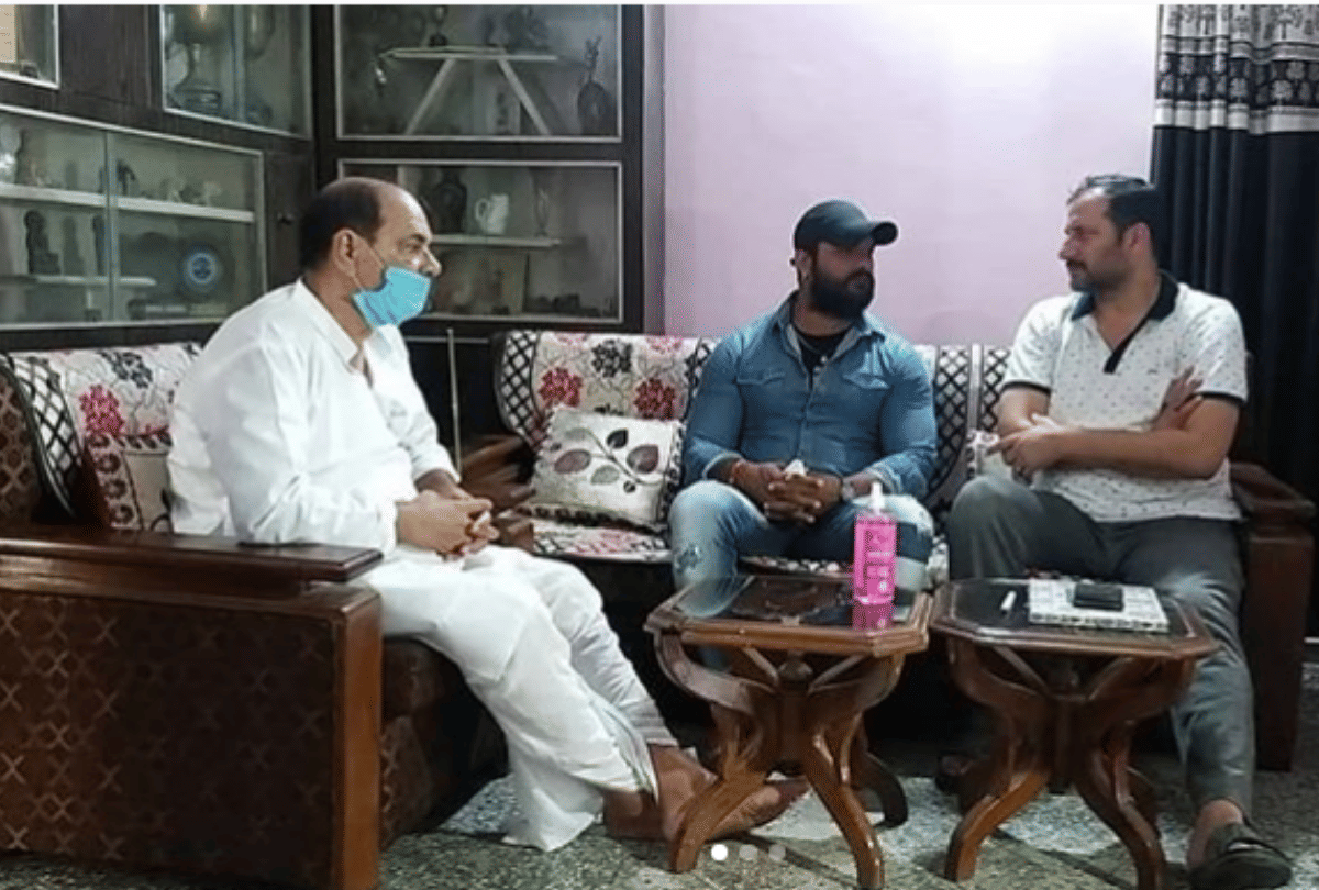 akshara singh and khesari lal yadav met sushant singh rajput father kk singh in patna