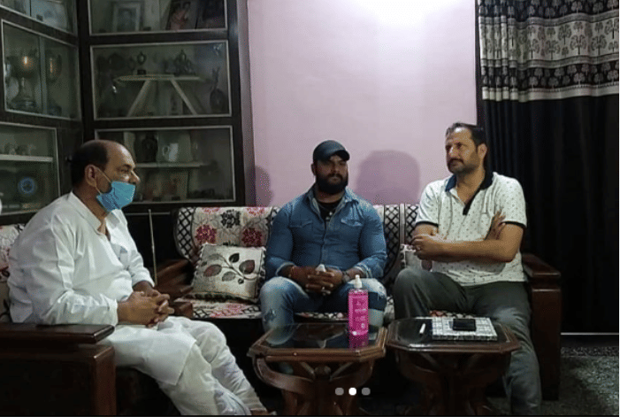 akshara singh and khesari lal yadav met sushant singh rajput father kk singh in patna