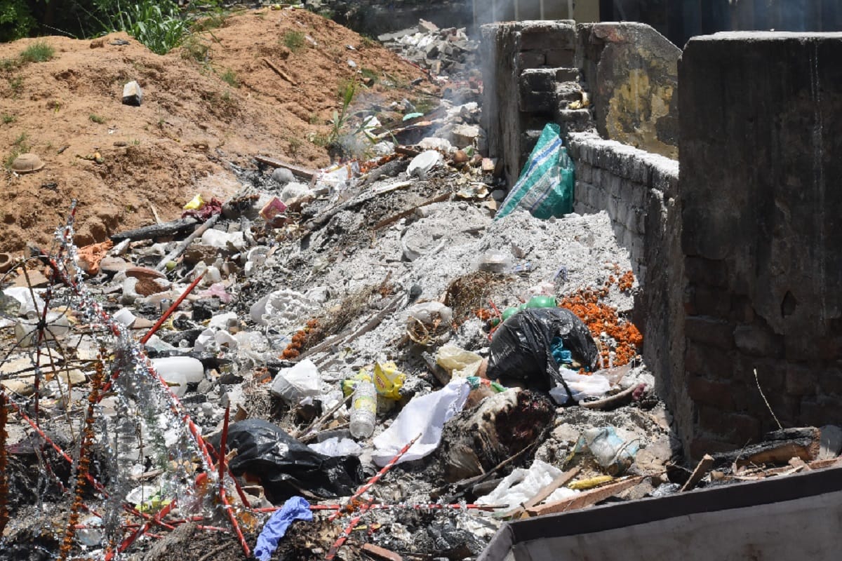 Corona Virus Meerut News: The bones are scattered in the crematorium at Meerut