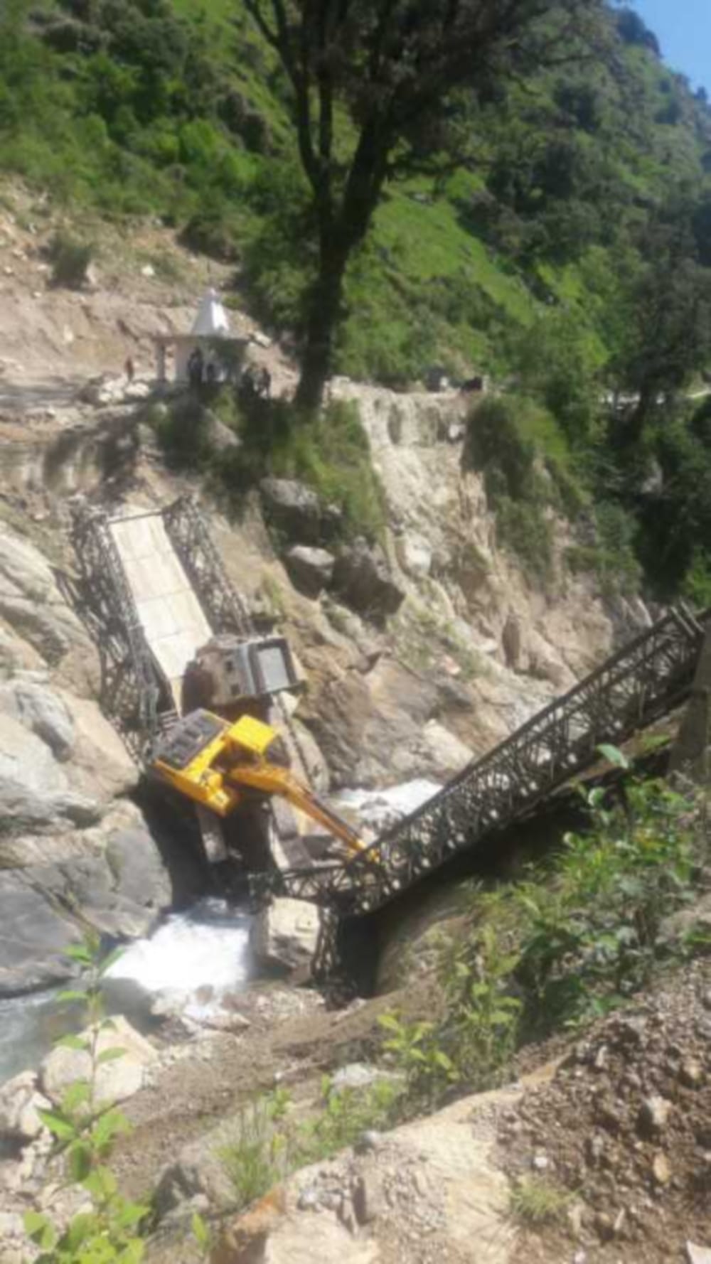 Uttarakhand: Bridge broken on Sensar road on Munsiyari-Milam road connecting China border, two injured.