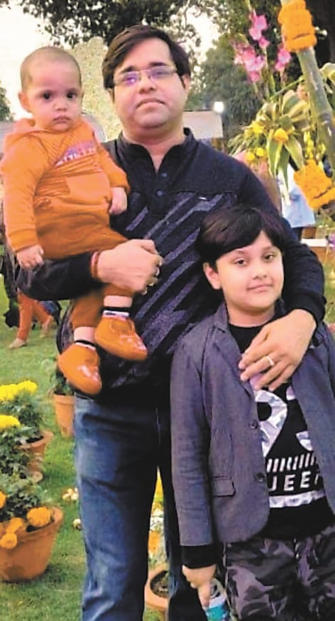 Father's Day: Father overwhelmed by seeing children's affection in Prayagraj