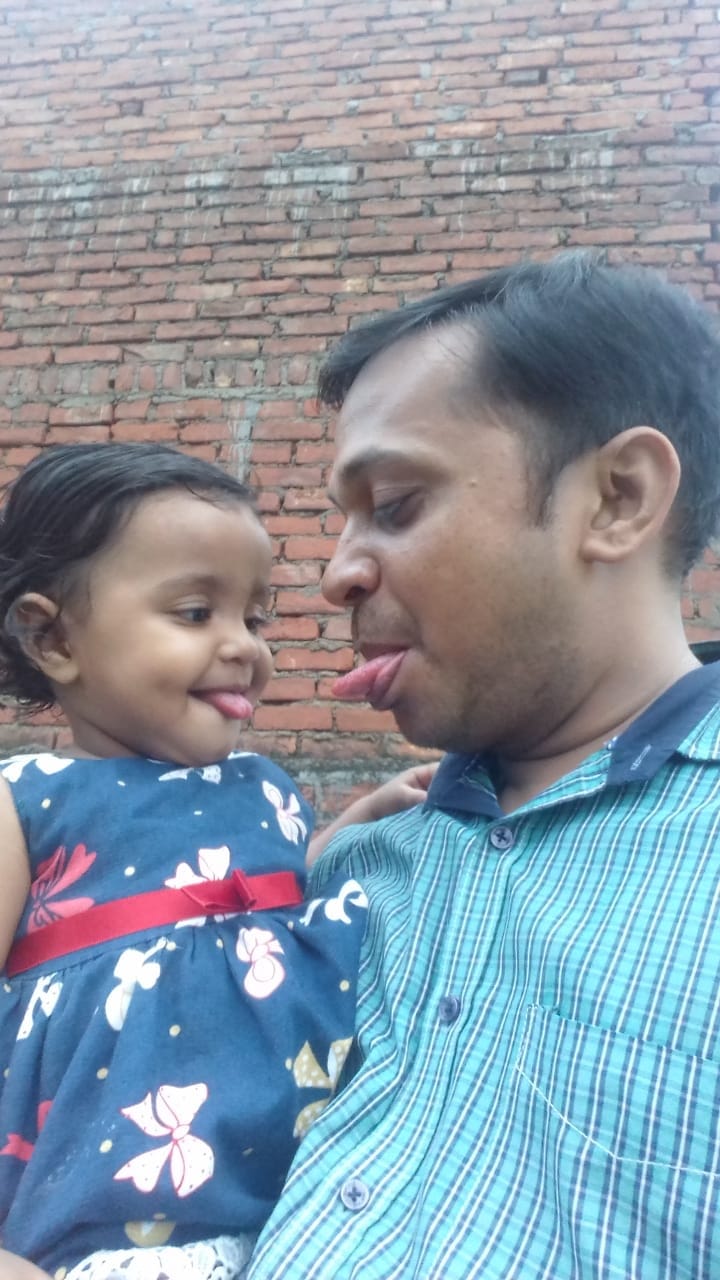 Father's Day: Father overwhelmed by seeing children's affection in Prayagraj