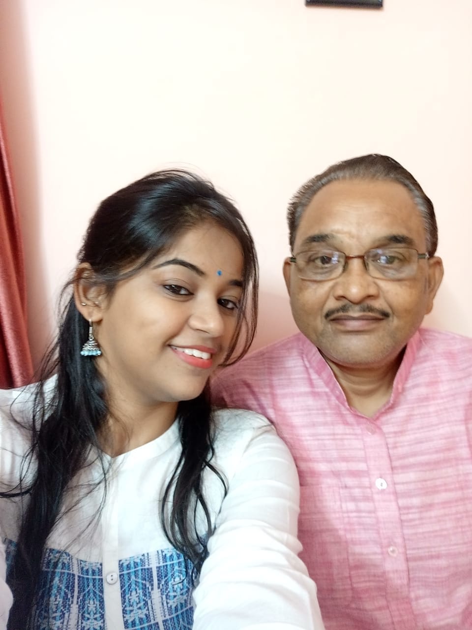 Father's Day: Father overwhelmed by seeing children's affection in Prayagraj