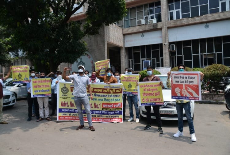 HSSC, Haryana Clerk Recruitment Candidates Protest in Panchkula