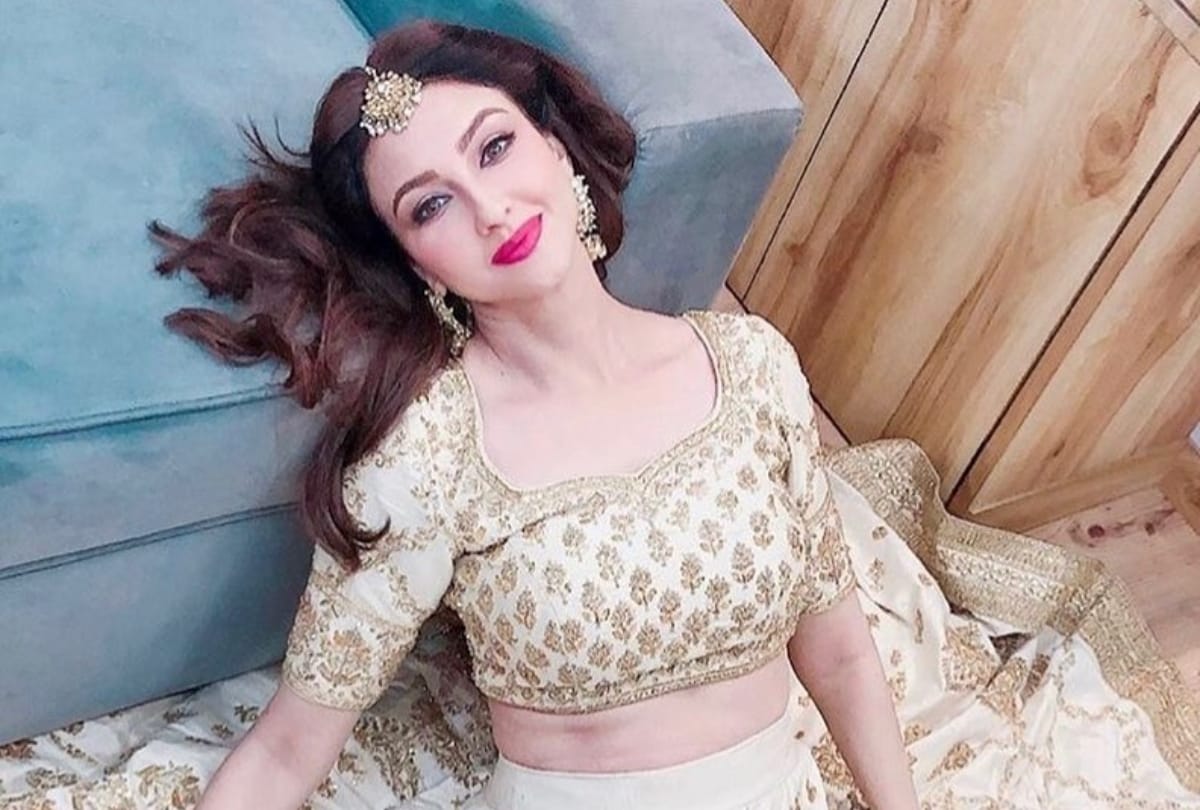 bhabi ji ghar par hai fame anita bhabhi aka saumya tandan beautiful look in these pictures