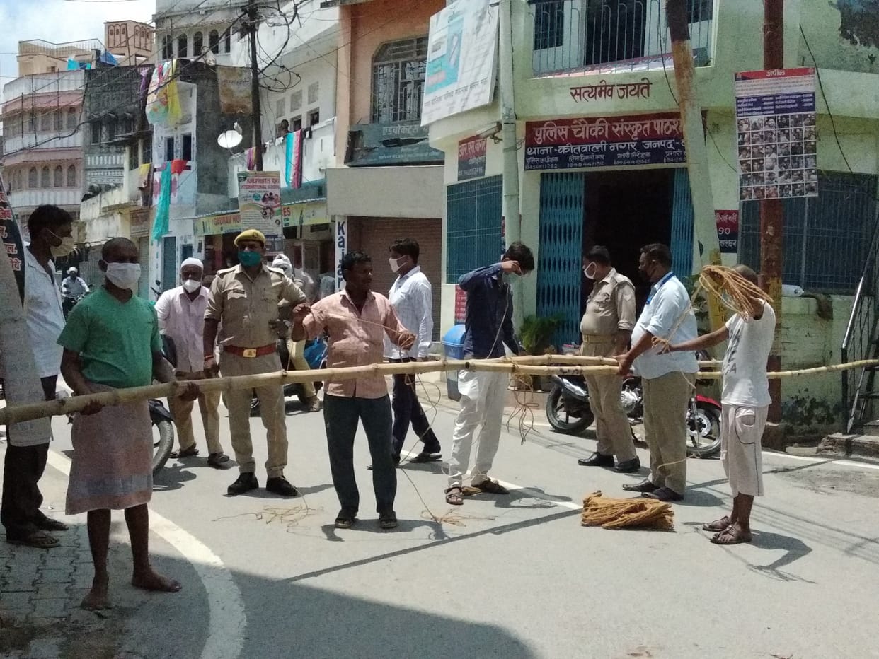 Ten teams check 1277 people in two hotspots