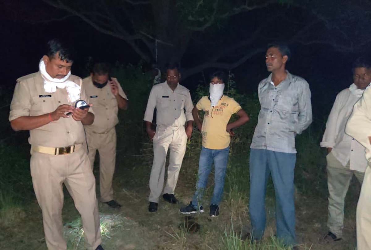 body was found hanging in hardoi