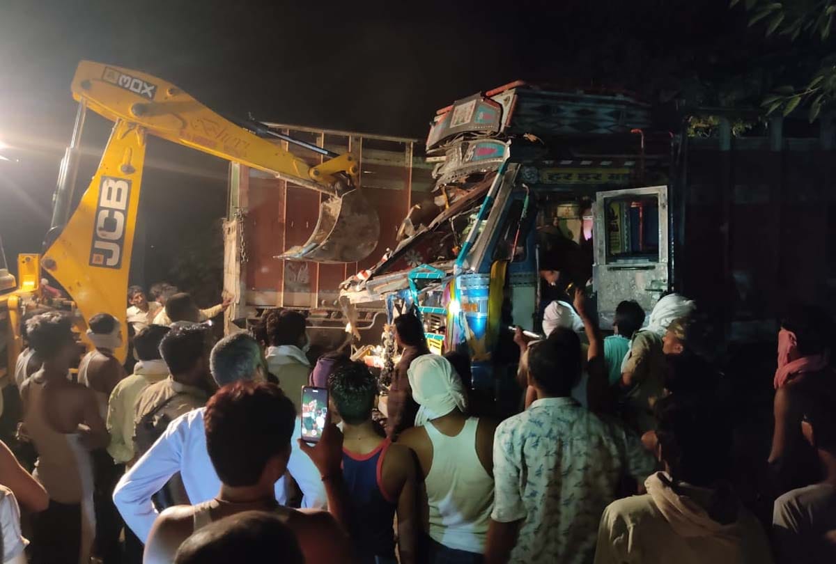 road accident in auraiya, three people injured