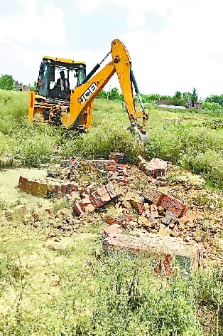 If mining mafia caught sight, road along with farms was destroyed in Benipur