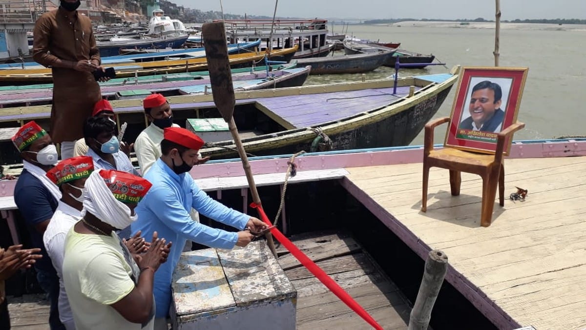Boat starts after lockdown in ganga DM gave 2000 rupees to sailor after boating in varanasi