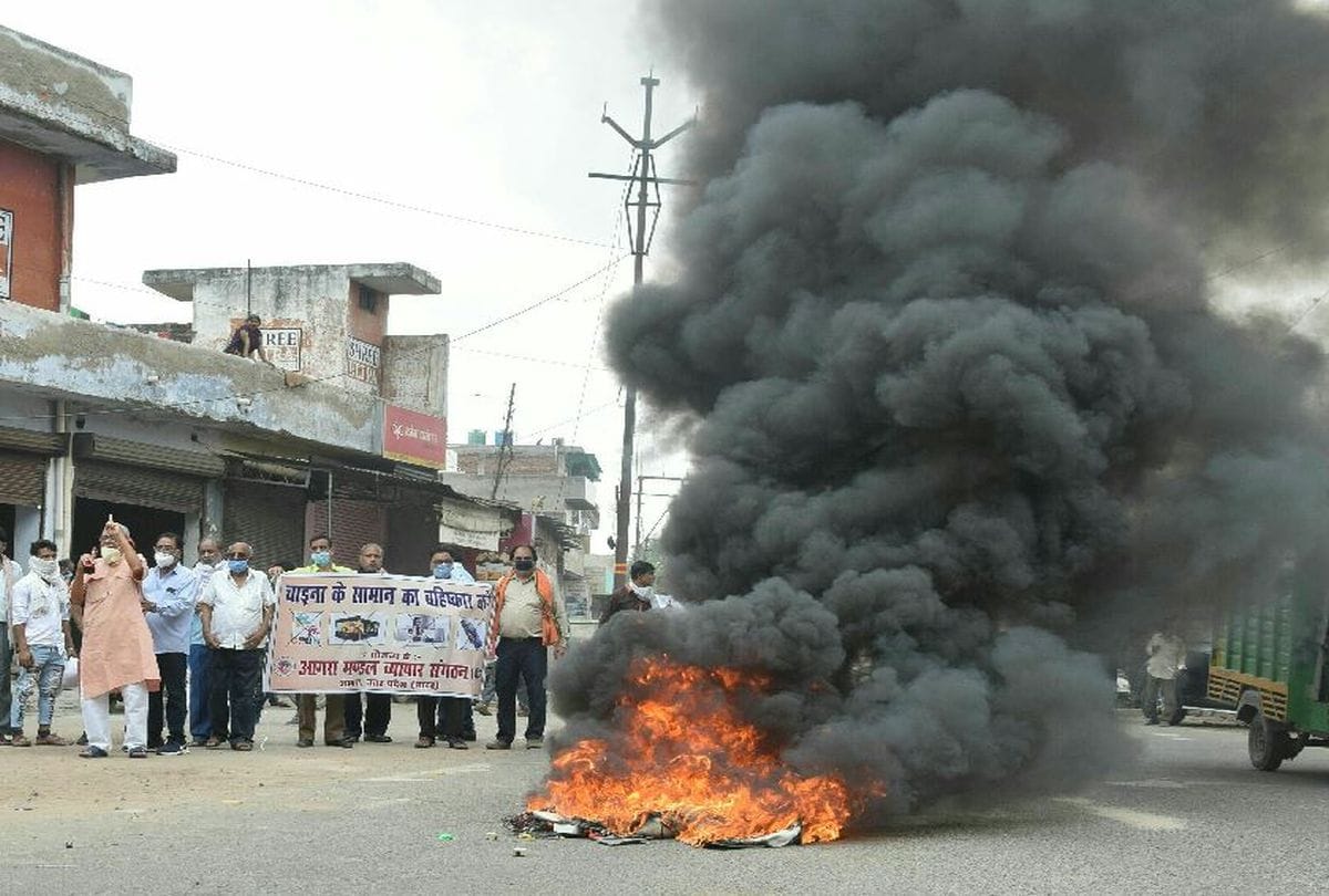 protests against China: people burnt chinese AC, fridge and mobile phone in agra