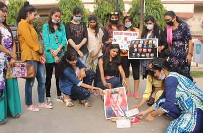 चेतमणि जवाहर नगर में मॉडलों ने चाइना का विरोध किया।