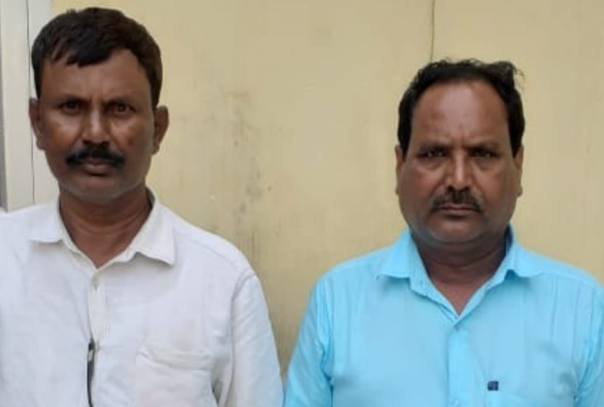 STF arrested fake teacher and retired babu in Deoria