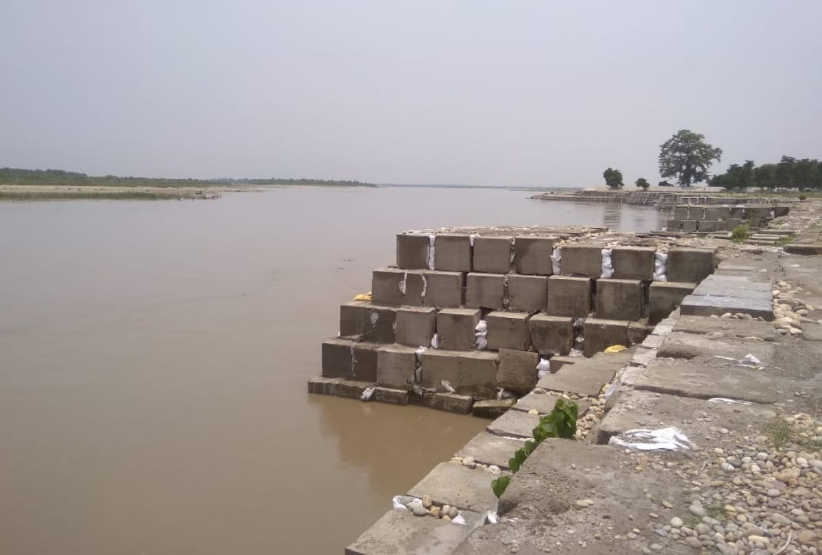 Narayani river water level high after heavy rain in nepal