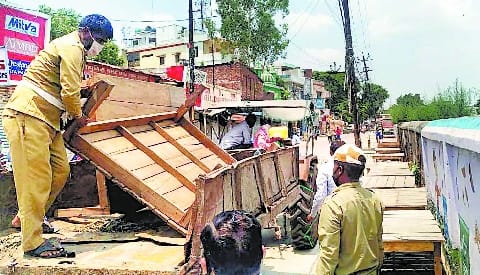 Municipal corporation removed encroachment from Islamia Market