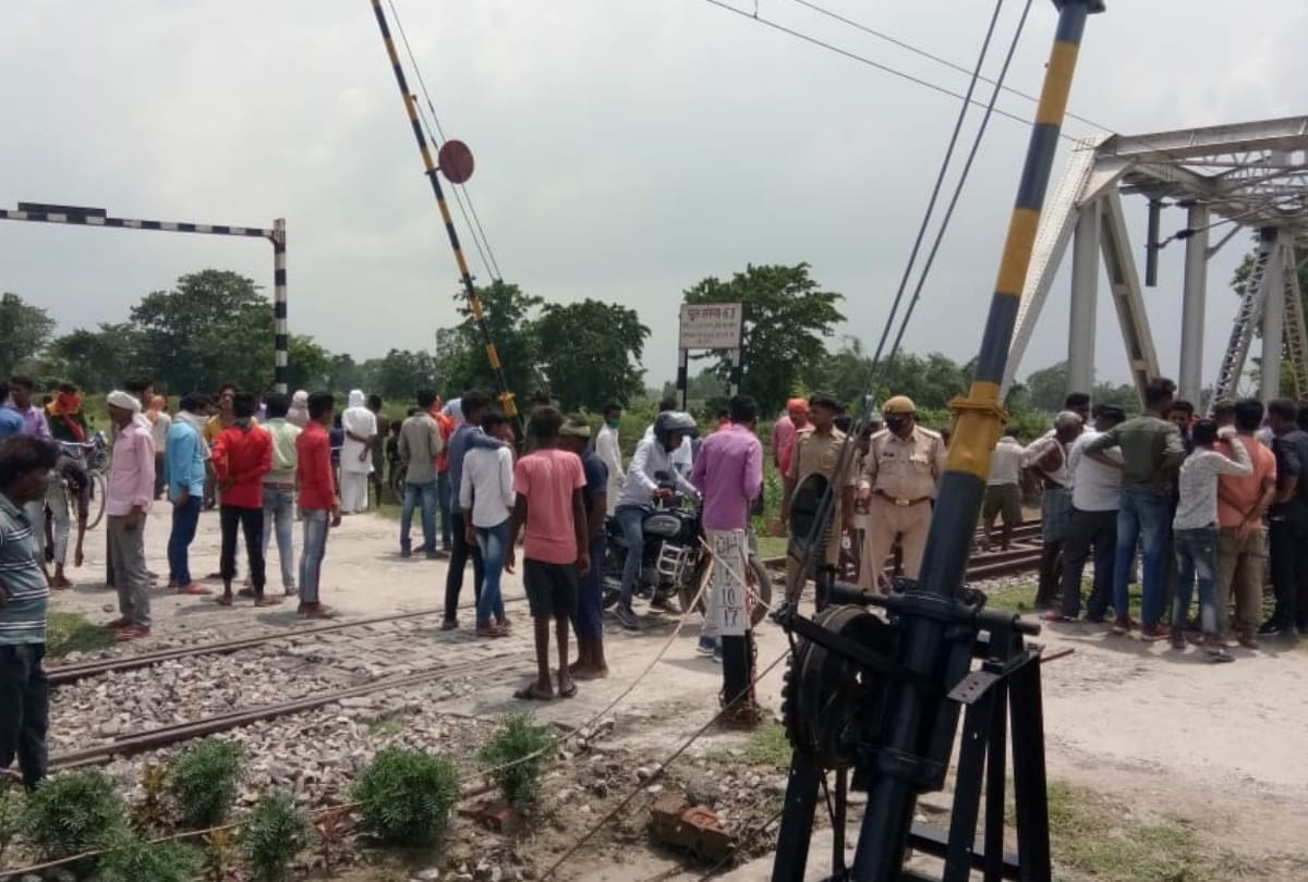 Youth taking selfies drowned in main western Gandak canal