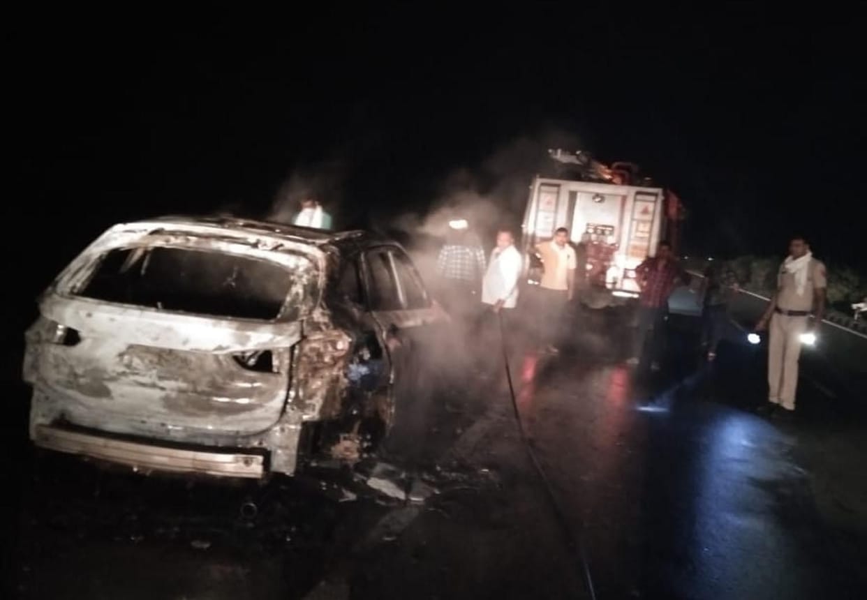 Sudden fire in BMW car of SDO of Irrigation Department
