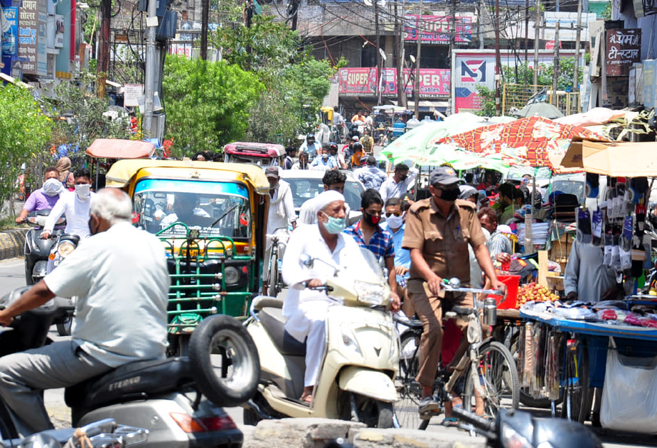 Crowd in many markets, forget social distance